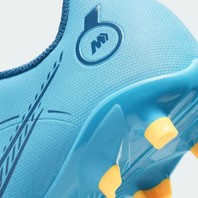 Zoomed-in view of the Nike Vapor 14 Club FG/MG juniors' football boot's outsole, detailing the stud configuration, midsole, and heel construction.