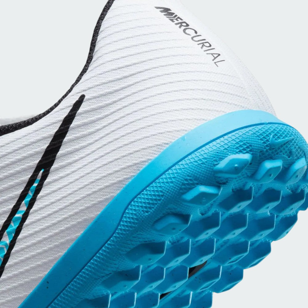 Detailed zoom on the rubber lugs and the low-profile midsole, highlighting the durable construction for synthetic pitches.
