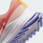Detailed zoom on the outsole and midsole of the Nike Pegasus Trail 4 Women's pink running shoes, highlighting the responsive React foam cushioning and rugged rubber outsole.