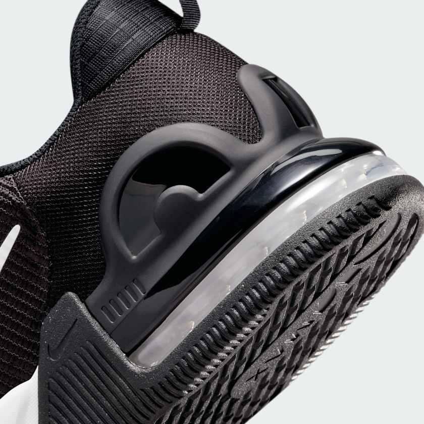 Detailed zoom on the outsole and midsole of the Nike Air Max Alpha Trainer 5 Men's black, highlighting the cushioned foam, visible Max Air, and sturdy rubber.