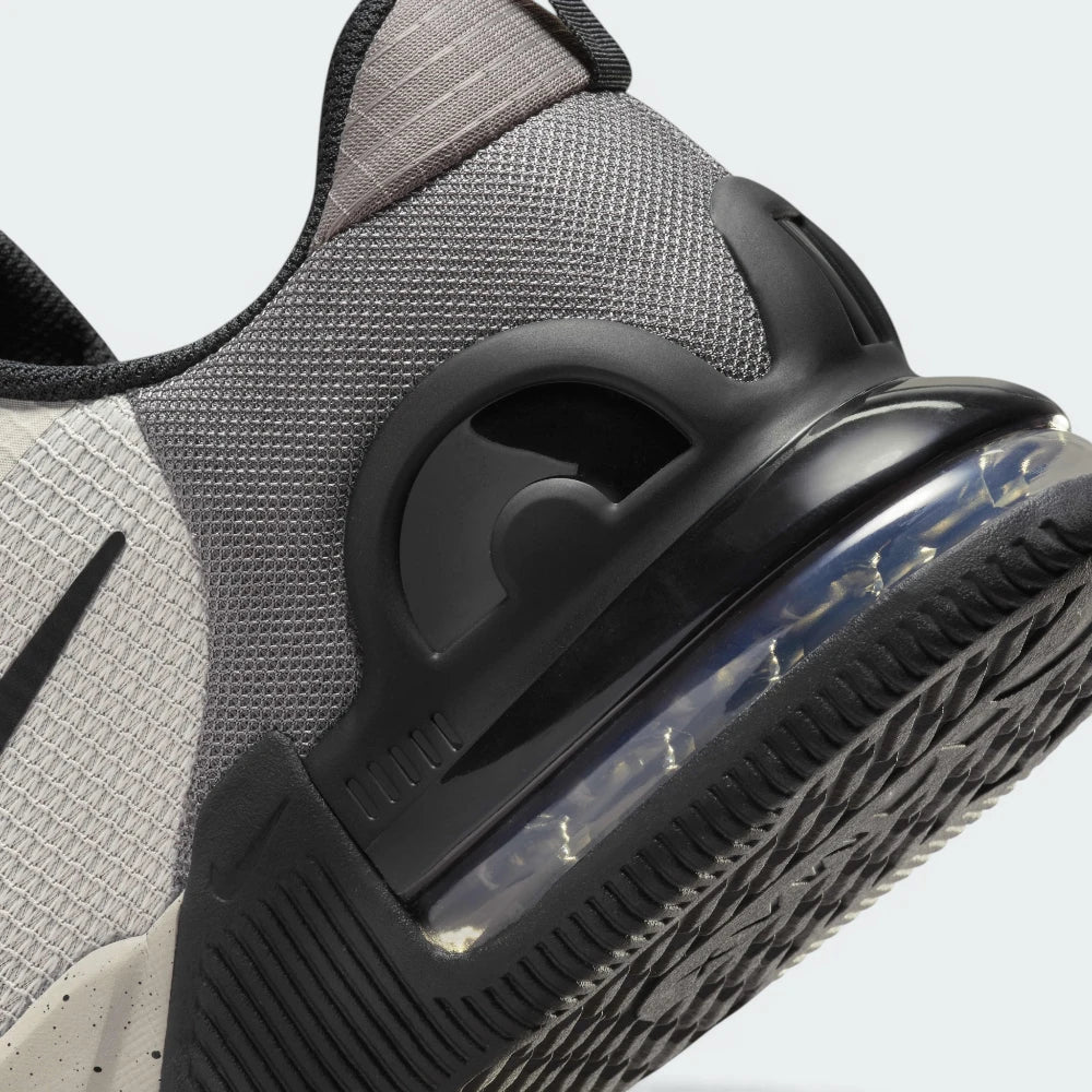 Highlights the "unreal" clean finish where the lateral rubber wraps roll up the sidewall to form a stable, protective barrier.