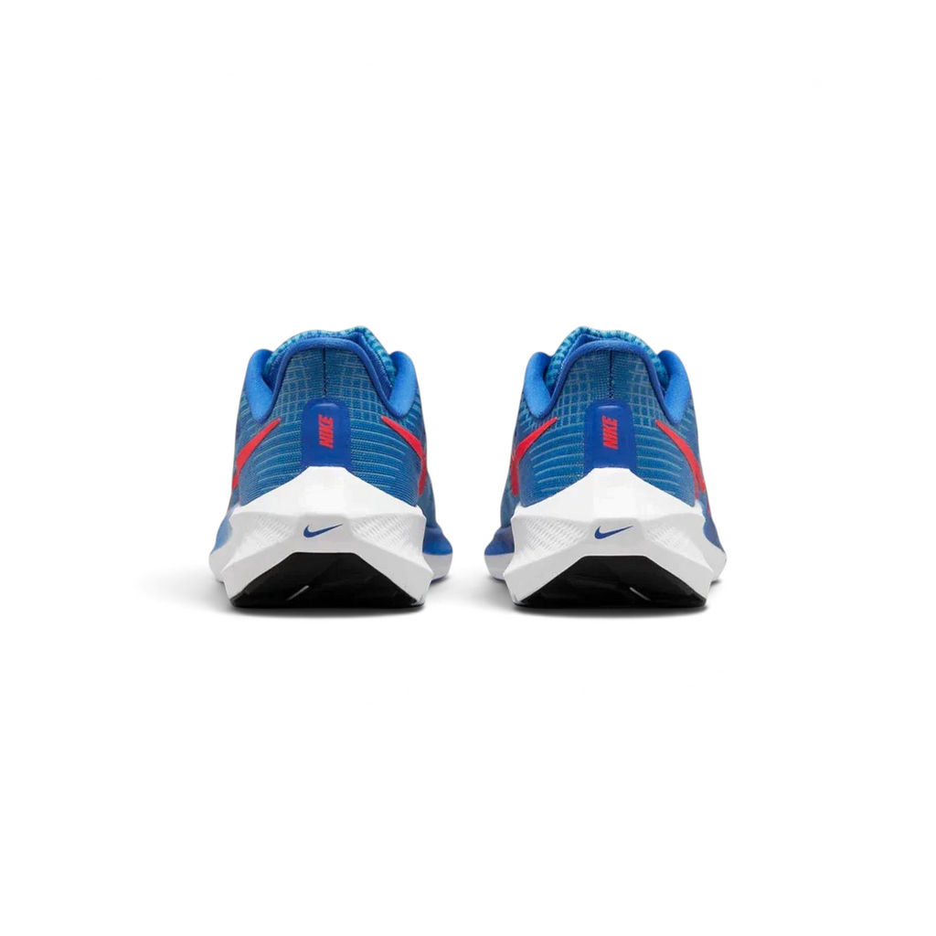 View from behind looking at the heel, focusing on the structured support and the "Air Zoom" branding on the midsole.