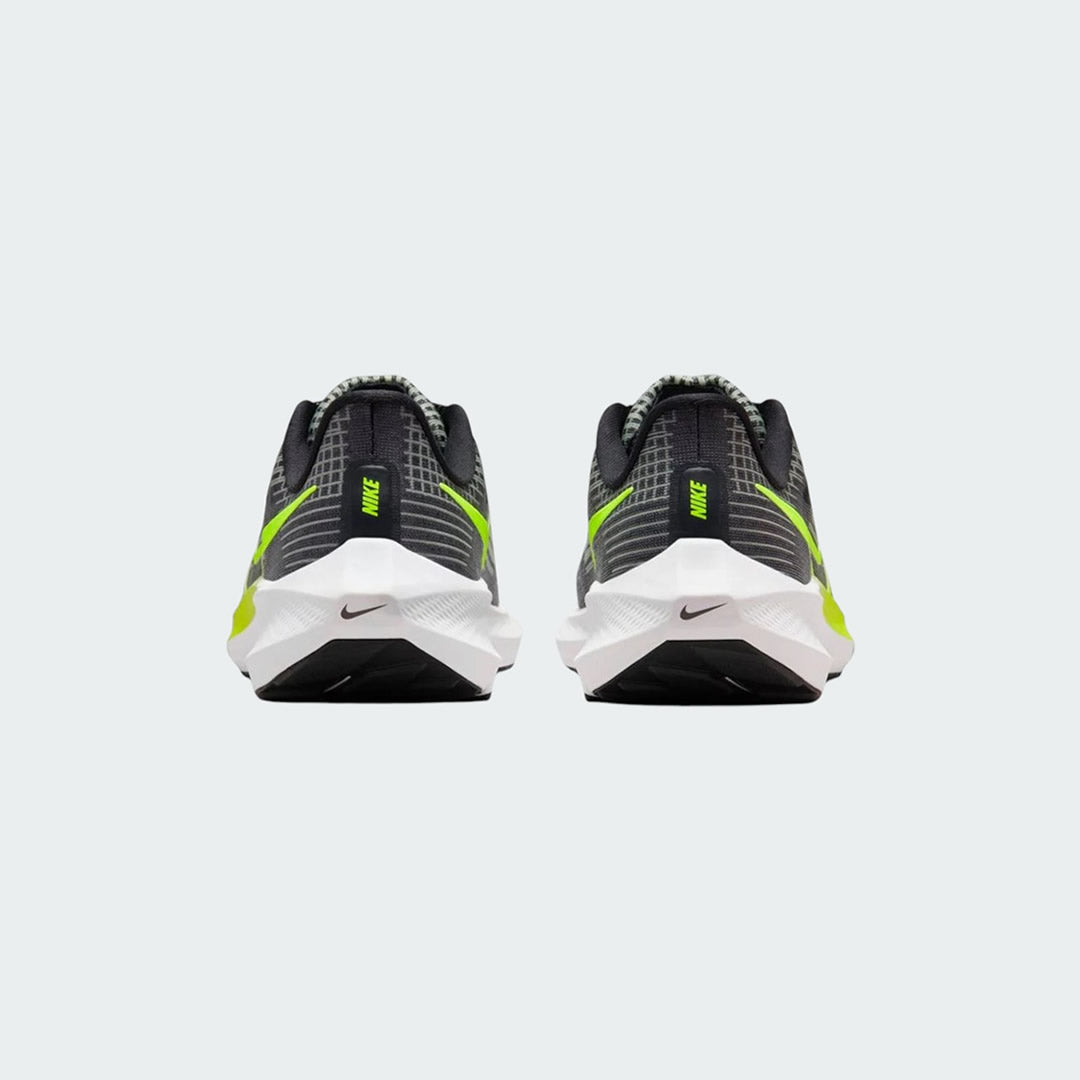 Rear view of the Nike Air Max Alpha Trainer 5 Men's black, focusing on the prominent Max Air unit in the heel and wide, flat base for stability.