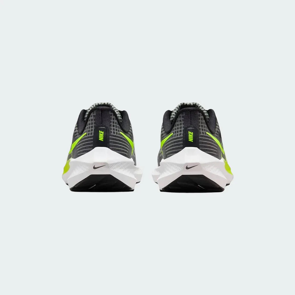 Rear view of the Nike Air Max Alpha Trainer 5 Men's black, focusing on the prominent Max Air unit in the heel and wide, flat base for stability.