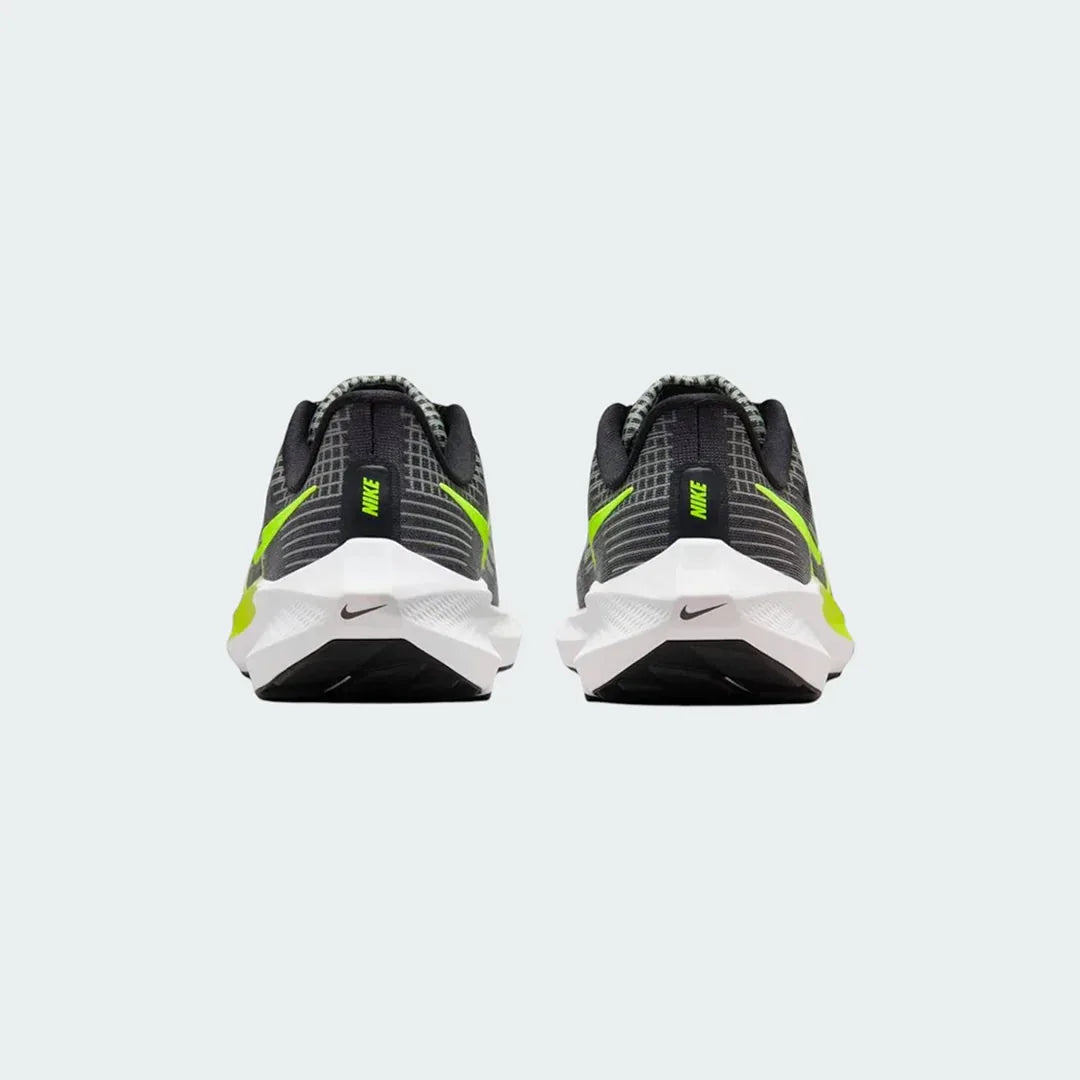 Rear view of the Nike Air Max Alpha Trainer 5 Men's black, focusing on the prominent Max Air unit in the heel and wide, flat base for stability.