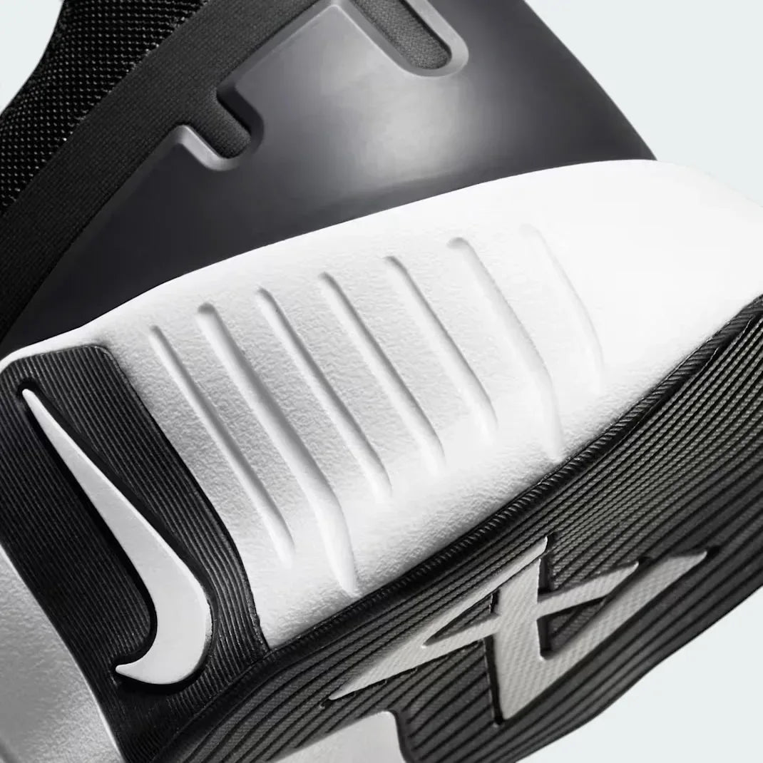 Detailed zoom on the outsole and midsole of the Nike Free Metcon 5 Men's black training shoes, highlighting the dual-density cushioning and durable rubber for versatile training.