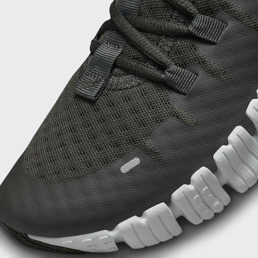Close-up of Nike Free Metcon 5 Men's Training Shoes DV3949 lacing system and padded tongue