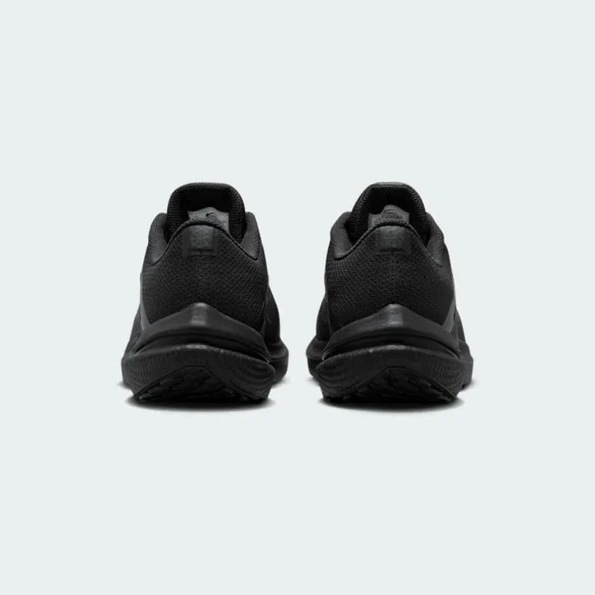 Rear heel view of Nike Air Winflo 10 Men's trainers with Nike Air logo