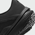 Close-up from heel underside showing Nike Air unit and outsole structure of Nike Air Winflo 10 Men's trainers