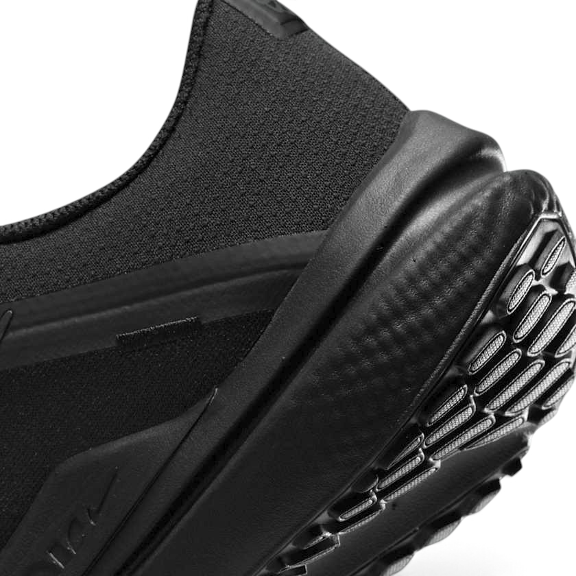 Close-up from heel underside showing Nike Air unit and outsole structure of Nike Air Winflo 10 Men's trainers