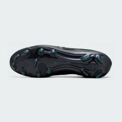 View of the outsole of the Nike Legend 10 Elite FG men's boots, showing the mix of conical and bladed studs for firm ground traction.