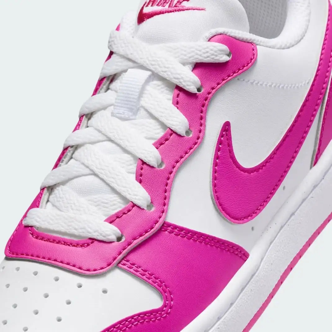 Detailed zoom on the outsole and midsole of the Nike Court Borough Low Recraft Juniors' trainers, highlighting the classic cupsole construction.