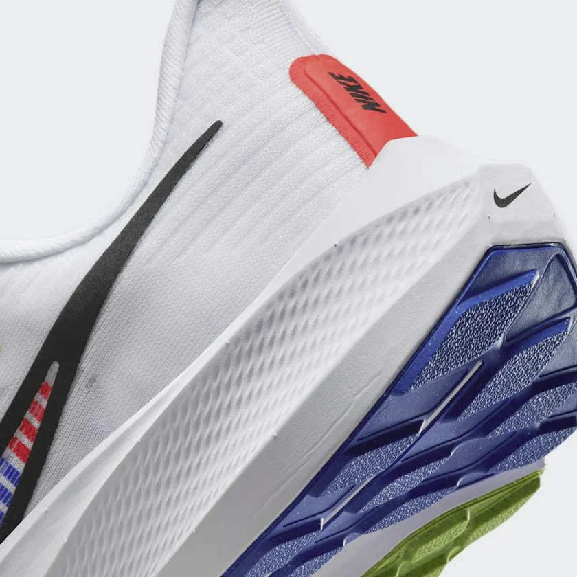 Rear underside close-up of Nike Pegasus 39 Premium Men's White Running Shoes DX1627-100 heel area with outsole detail and visible cushioning structure