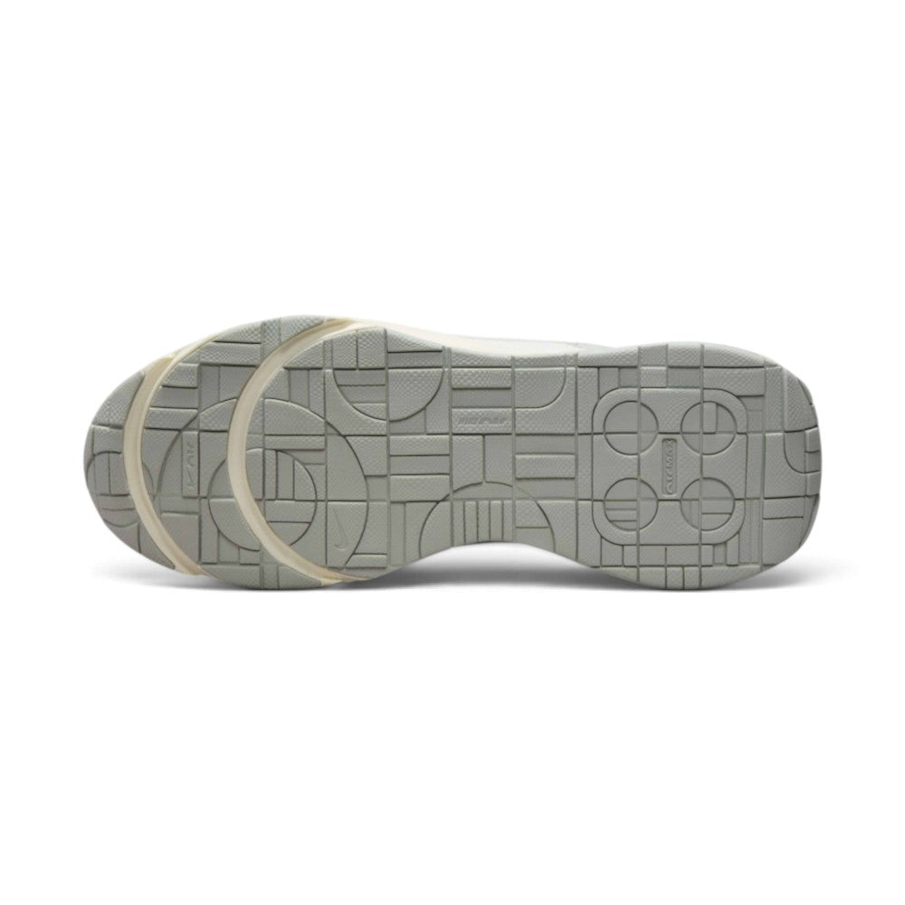 Focusing on the durable full-length rubber outsole featuring waffle-inspired traction lugs and forefoot flex grooves, showcasing the multi-surface grip matrix engineered for a successful tackle of city pavements, shopping floors, and urban streets.