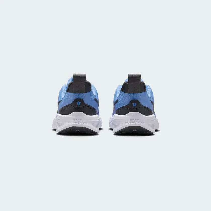 Rear heel view of Nike Star Runner 4 Next Nature Children's trainers with Star Runner branding