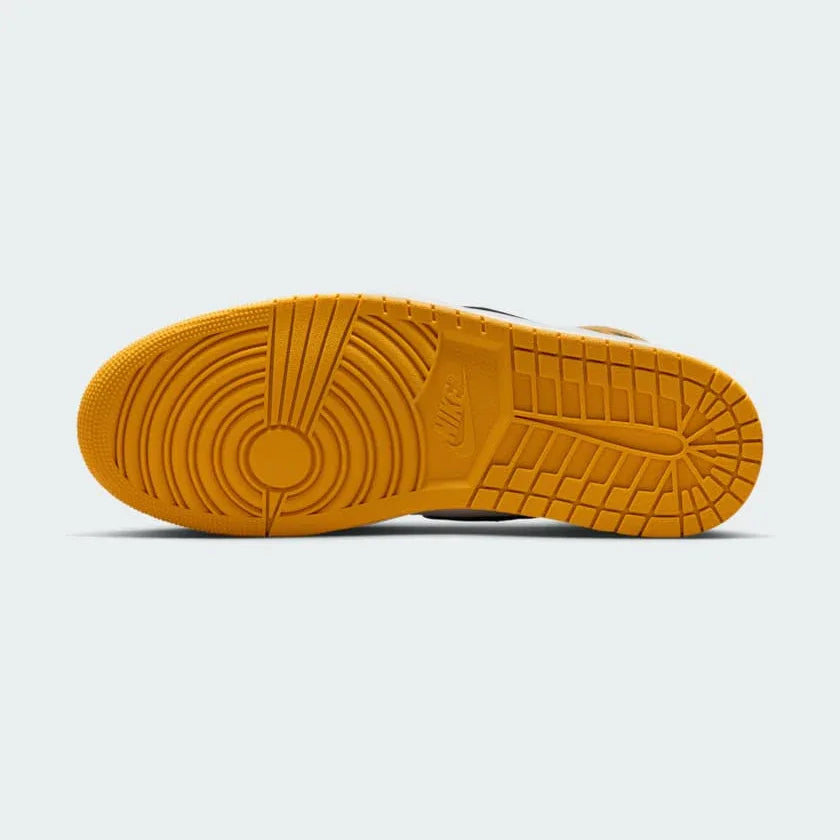 View of the outsole of the Air Jordan 1 Retro High OG Men's yellow trainers, showing the durable rubber sole and classic traction pattern.
