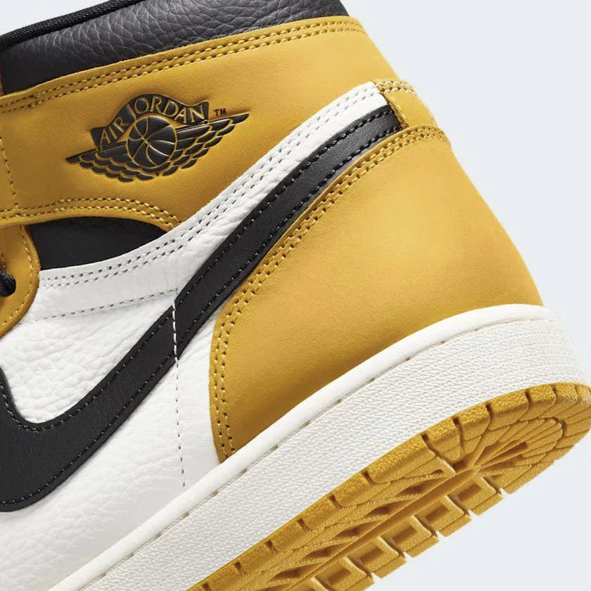Detailed zoom on the outsole and midsole of the Air Jordan 1 Retro High OG Men's yellow trainers, highlighting the cushioned midsole and durable rubber outsole.
