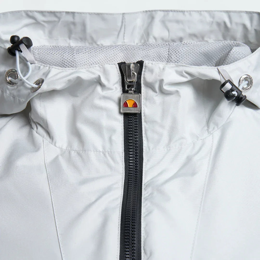 Detailed zoom on the adjustable hood and the 1/4 zip closure of the Ellesse Mont 2 Overhead Anorak Jacket, highlighting its functional design.