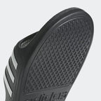 Highlighting the Cloudfoam Footbed Texture, demonstrating the plush cushioning and "pro-level" finish.