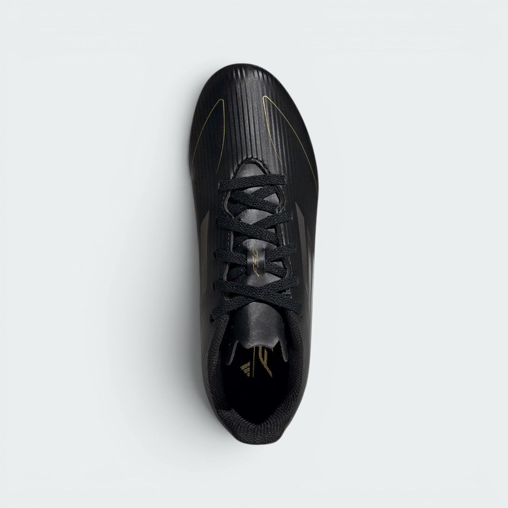 Focuses on the "locked-in" lace closure and the professional finish of the perforated tongue.