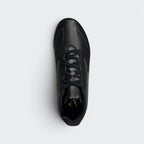 Focuses on the "locked-in" lace closure and the professional finish of the perforated tongue.