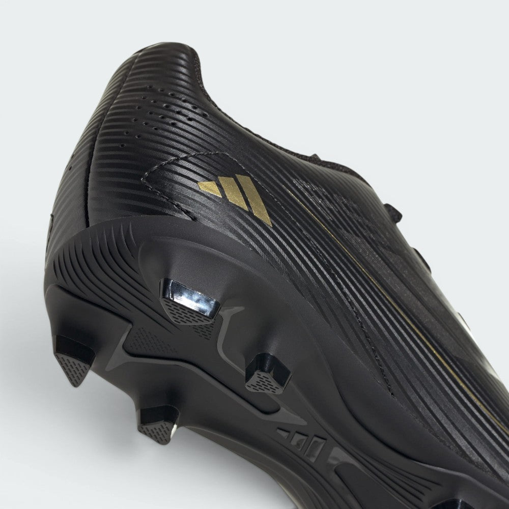 Highlights the "unreal" finish of the multi-surface rubber studs and the stable base.