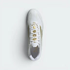Focuses on the locked-in lace closure, the high-definition Sprintgrid print on the forefoot, and the stretch tongue architecture.