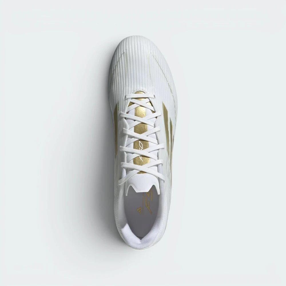 Focuses on the locked-in lace closure, the high-definition Sprintgrid print on the forefoot, and the stretch tongue architecture.