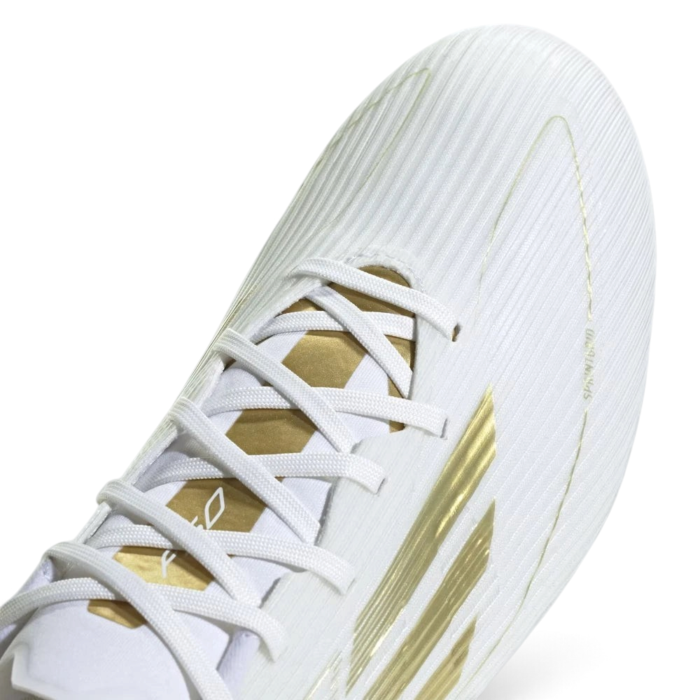 Details the high-definition texture of the Sprintgrid forefoot print and the precision eyelet stitching.