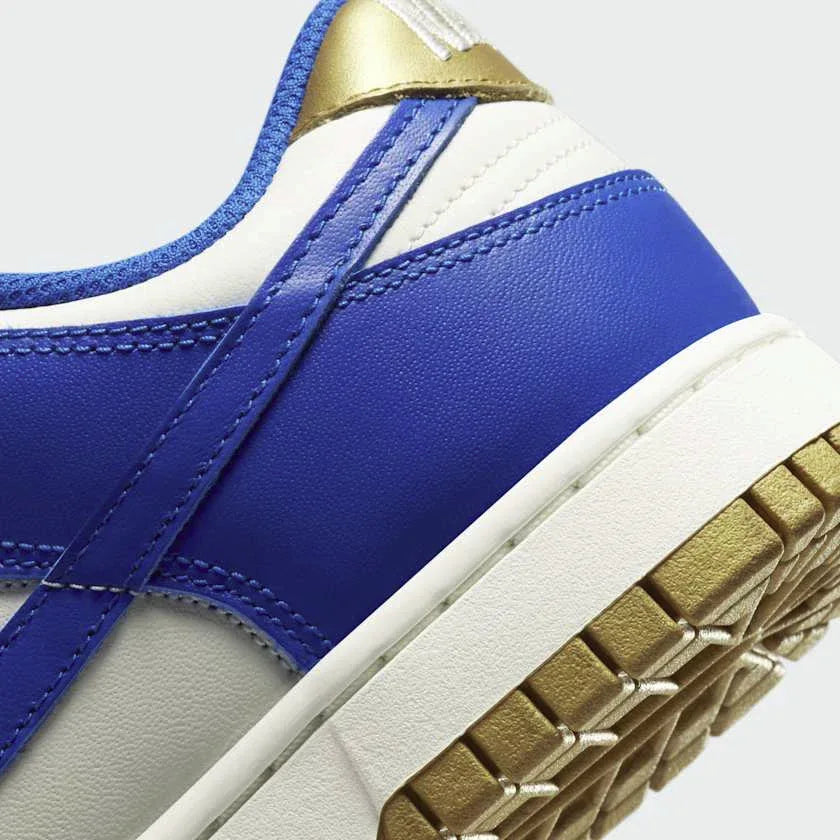 Rear underside close-up of Nike Dunk Low Women's White Leather Trainers FB7173-141 heel and outsole tread detail