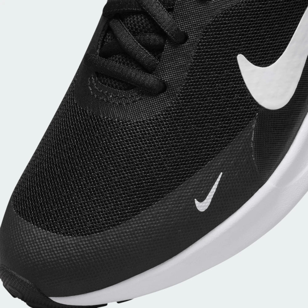 Close-up of the front, showing the quality of the engineered mesh and the durable eyelets.