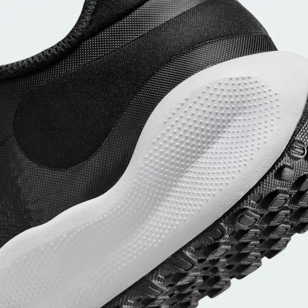 Detailed zoom on the side of the shoe, highlighting the textured foam midsole and the transition to the high-traction rubber outsole.