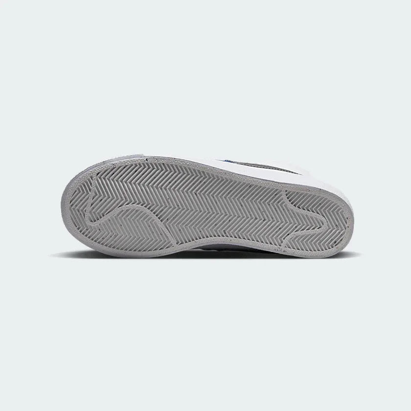 Nike Blazer Mid Juniors FD0690 100 Secondary image