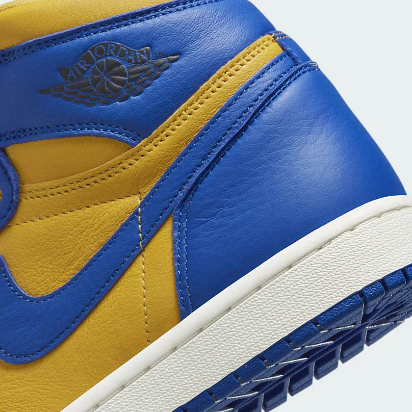 Detailed zoom on the outsole and midsole of the Air Jordan 1 Hi Retro OG Women's yellow and blue trainers, highlighting the cushioned midsole and durable rubber outsole.