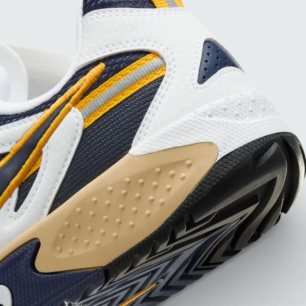 Detailed zoom on the midsole, highlighting the textured grip pattern on the sidewalls and the durable gum rubber edge.