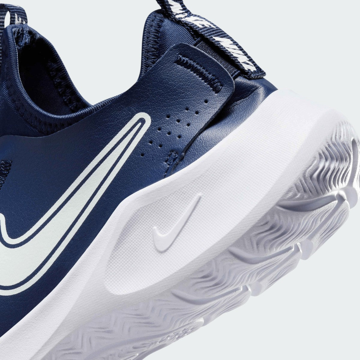 Detailed zoom on the outsole and midsole of the Nike Flex Runner 3 Juniors' navy trainers, highlighting the flexible foam and rubber durability.