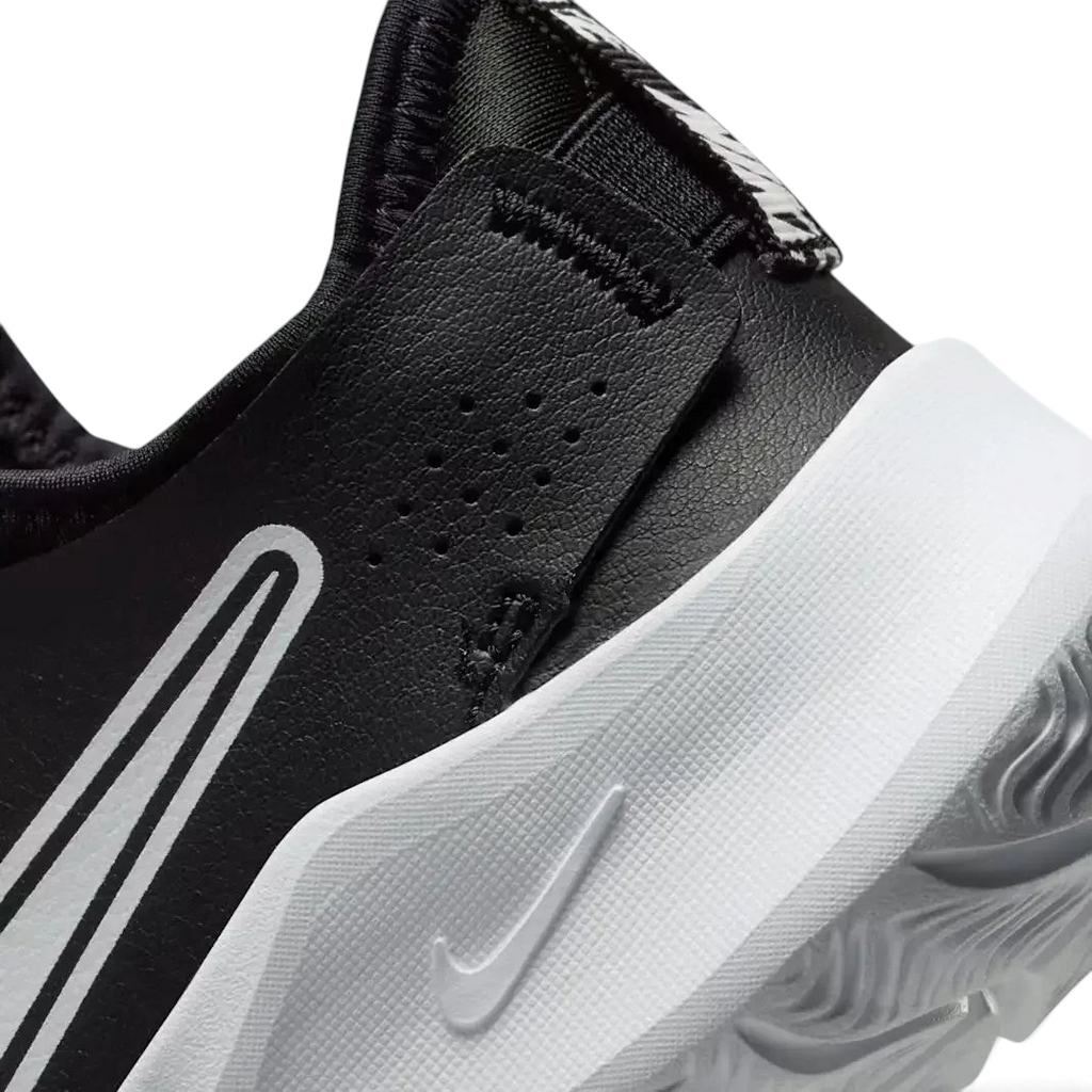 Detailed zoom on the foam midsole, highlighting the cushioning and lightweight build.