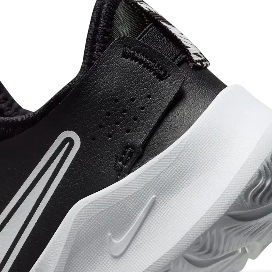 Detailed zoom on the foam midsole, highlighting the cushioning and lightweight build.