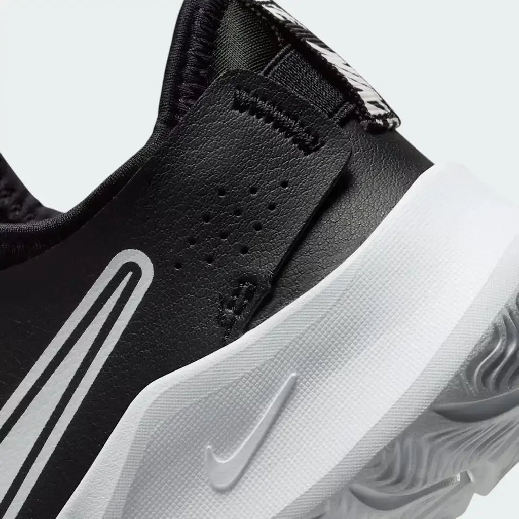 Detailed zoom on the foam midsole, highlighting the cushioning and lightweight build.