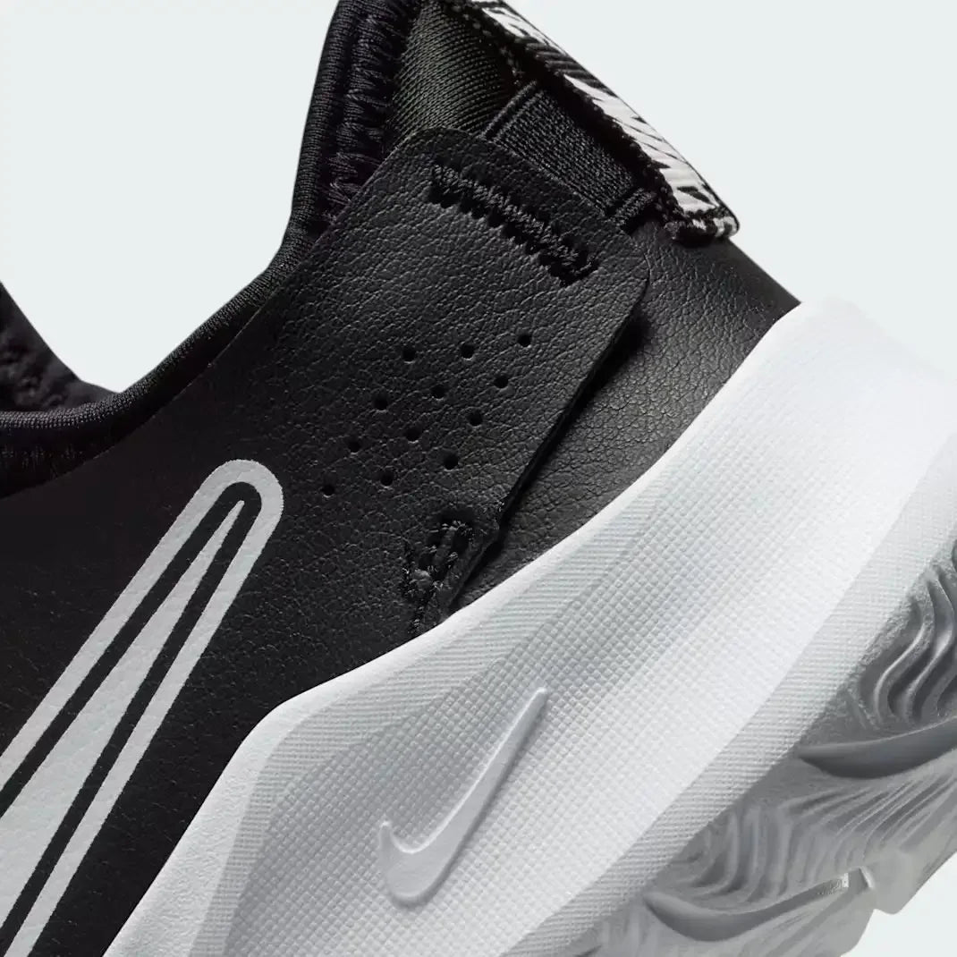 Detailed zoom on the foam midsole, highlighting the cushioning and lightweight build.