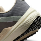 Detailed zoom on the midsole, highlighting the transition between the Nike Air cushioning foam and the durable high-traction rubber outsole.