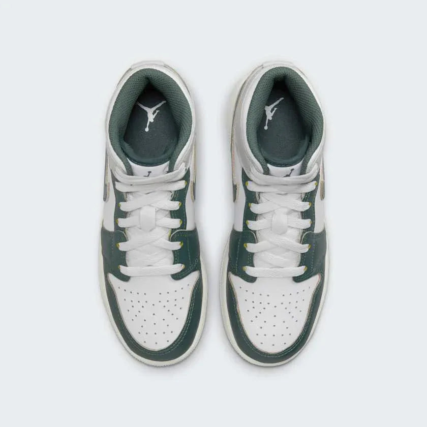tradesports.co.uk Nike Juniors Air Jordan 1 Mid Special Edition FQ8088 103