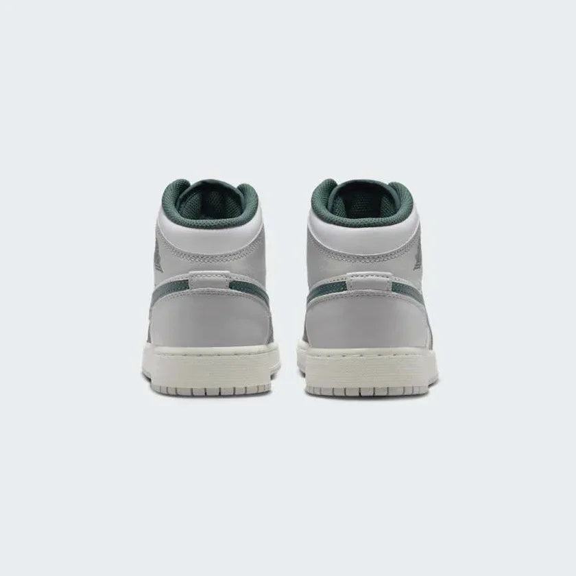 tradesports.co.uk Nike Juniors Air Jordan 1 Mid Special Edition FQ8088 103