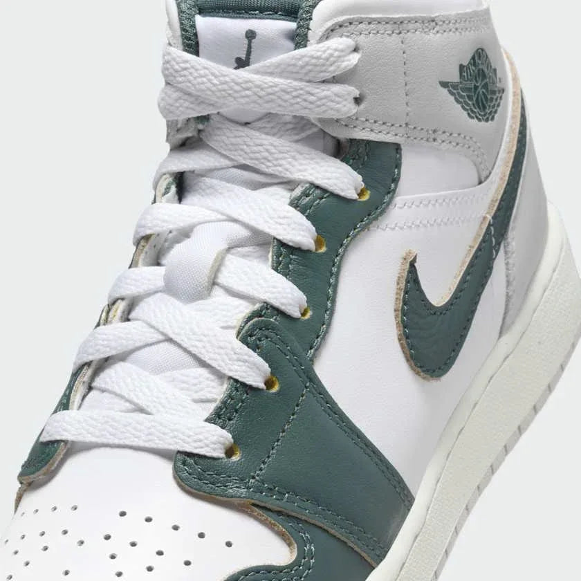 tradesports.co.uk Nike Juniors Air Jordan 1 Mid Special Edition FQ8088 103