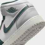 tradesports.co.uk Nike Juniors Air Jordan 1 Mid Special Edition FQ8088 103