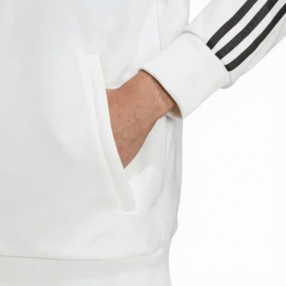 Detailed zoom of the ribbed cuffs and the fabric texture, showing the tight weave of the material and the durability of the French Terry.