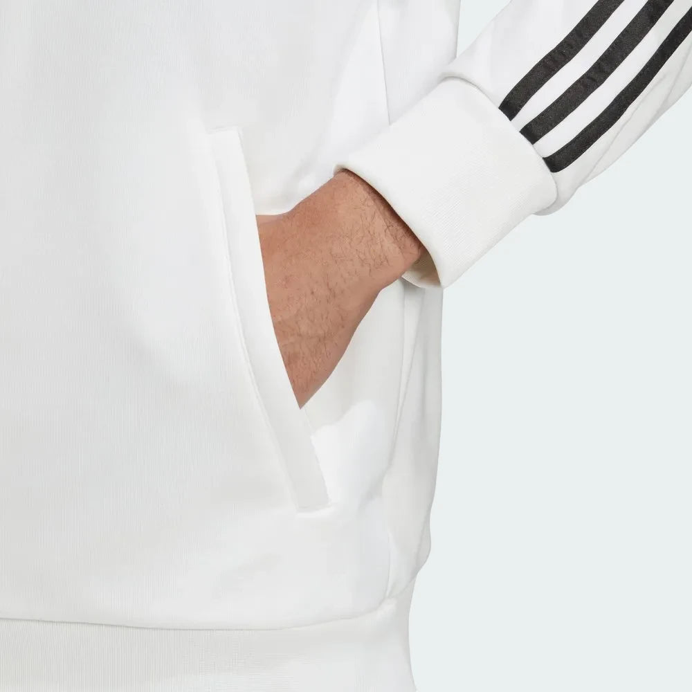 Detailed zoom of the ribbed cuffs and the fabric texture, showing the tight weave of the material and the durability of the French Terry.