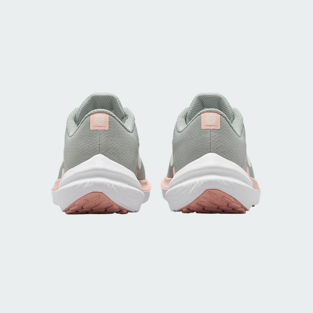 Rear view of the Nike Air Winflo 10 Women's green running shoes, focusing on the supportive heel collar and design.