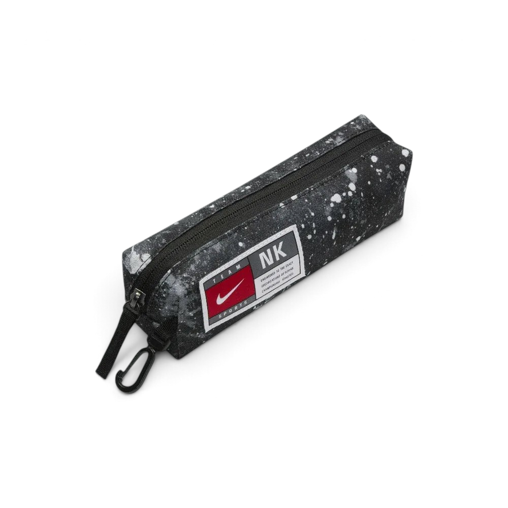 Detailed zoom on the detachable pencil case and the clip mechanism, emphasizing the convenient storage for writing utensils.