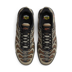 Focuses on the locked-in central lacing layout, displaying the Khaki mesh tongues, matching laces, padded collars, and insoles printed with Tuned Air branding.